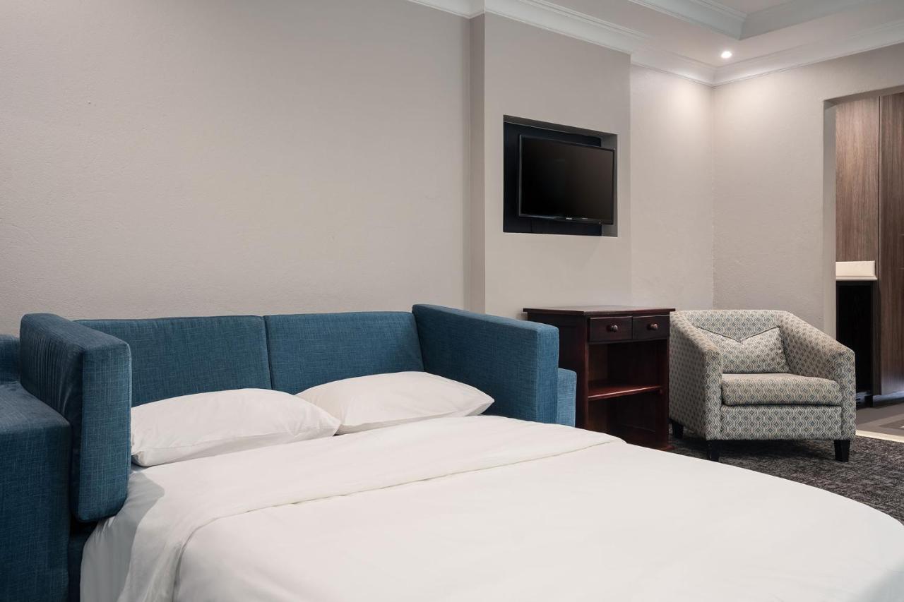 Premier Roodevalley Hotel 3*